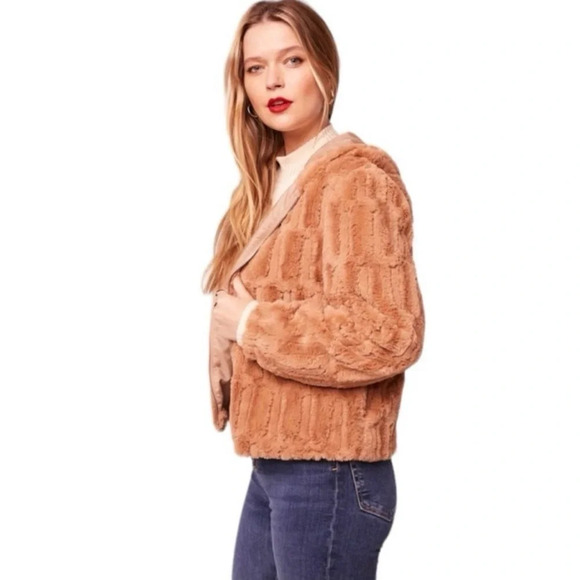 Band of the Free Angel Faux Fur Hooded Jacket in Butterscotch. Size Medium. NWT! - Picture 4 of 9